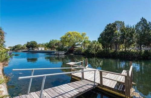 4BR Private Dock, Warm Spring Canal, Kayaks, Canoe - Photo 39