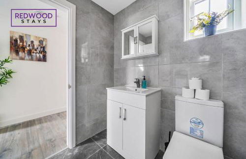 Centrally Located Serviced Apartments in Aldershot Town Centre, Free WiFi By Redwood Stays - Foto 14