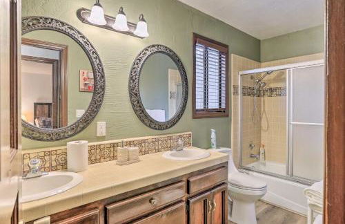 Woodsy Twin Peaks Getaway with Hot Tub and Views! - Foto 17