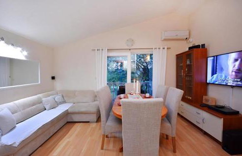 3 Bedroom Amazing Home In Pozorac - Foto 10
