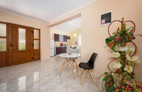 Three-Bedroom Holiday Home In Tinjan - Photo 22