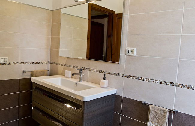 Quiet and Relaxing, Surrounded by Greenery a few Kilometers From the sea - Foto 11