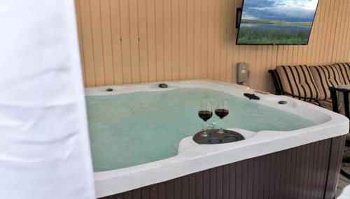 Fire and Fun Luxe Stay w Pool Hot Tub and Game Room - Foto 5