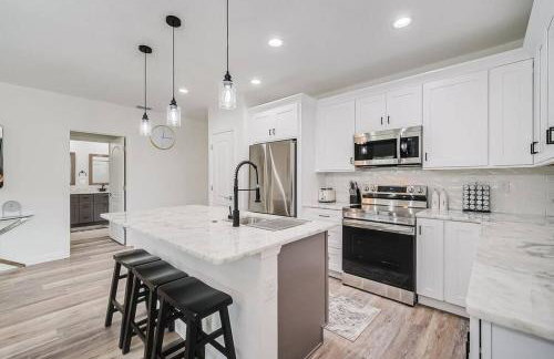 SW Florida Luxury Modern Retreat, King Bed Suite , Close to Beaches / Golfing / Fishing / Air Ports , 2023 Built - Foto 5