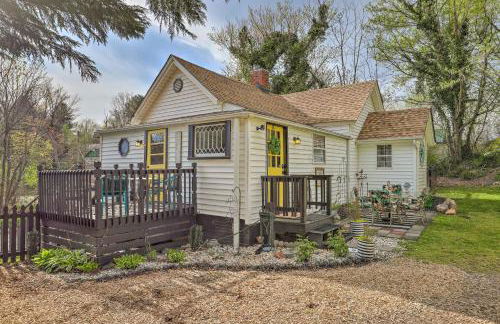 Stylish Woodfin Home with Backyard and Fire Pit - Foto 25