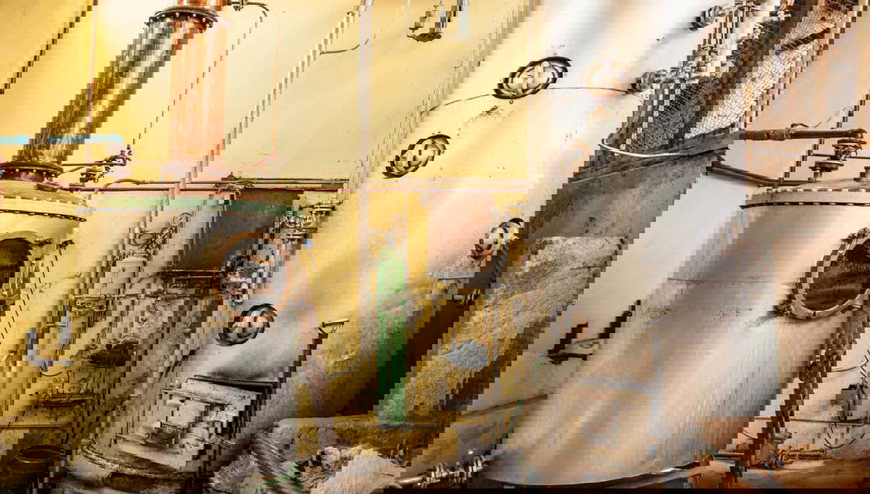 El interior de la destilería