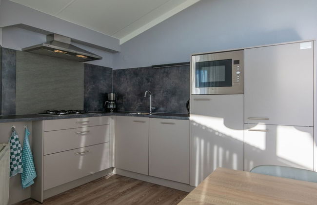 Restyled Bungalow with Dishwasher near Cozy Domburg - Photo 4