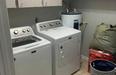 Stylish Lake home with HUGE POOL, Arcade with PS5,and Theater Just 5 min from Legoland - Foto 39