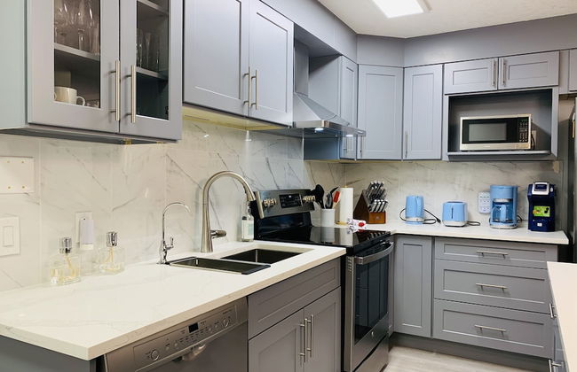 Luxurious One Bedroom Suite WindTower - Photo 12