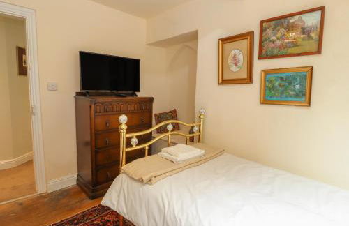 Cwmalis Hall - Photo 24