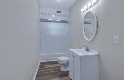 Large Hillside Retreat with Pool and Hot Tub - Foto 21