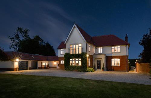 Merry Lakes - Luxury Lakeside Escape with Pool - Just 30 Minutes from London - Foto 60