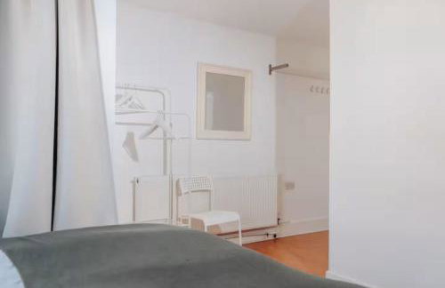 2BR Penthouse Flat in West London Near Elizabeth Line - Foto 18