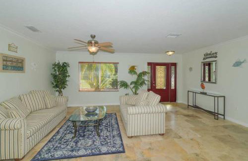 Heated Pool Home - Perfect Location - Walk to Beach, Restaurants and More! - Foto 14