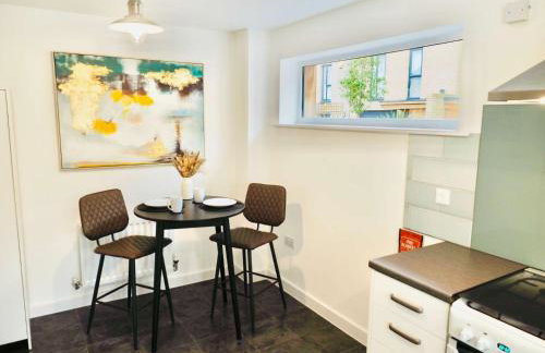 Modern & Stylish 3 Bedoom Home in Taunton - Photo 33