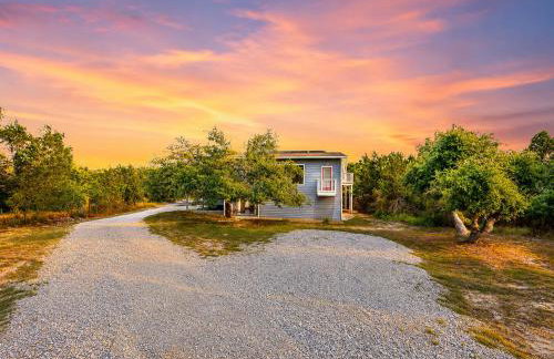 Lovely home on 2+ acres with views, firepit & outdoor kitchen - wedding perfect - Photo 29