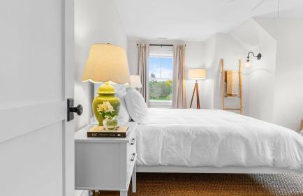 Modern Berkshires Farmhouse w Porch Fireplace Views Beaver Creek by AvantStay - Foto 29