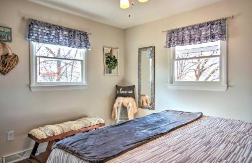 Lakefront Gem with Screened Porch and Game Room! - Foto 12