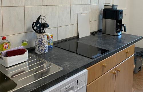 Erdgeschoss-Wohnung mit 2 Schlafzimmern, Balkon und Parkplatz - Foto 8