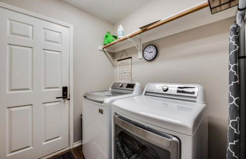 Heart of Grand Prairie 4BD with Pool & Game Room - Foto 30