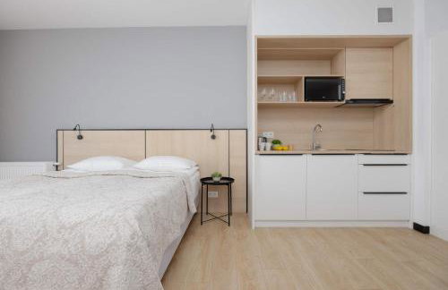 Bright Apartments with Air Conditioning, close to the Metro Station and PGE National by Noclegi Renters - Foto 13