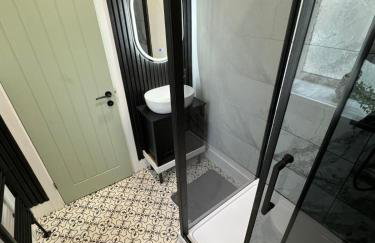 ResiLets - Plessey Road House, Large, Modern Home - Foto 18