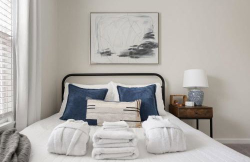 Capitol House - 3 Bed 1 Full and 1 Half Bath, Pet Friendly with Hot Tub walk to Lucas Oil Stadium - Foto 43