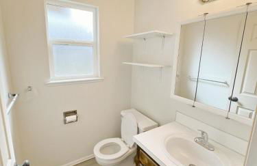 Cozy home, Walk to Lake, Food & Shops, EV Charger - Foto 15