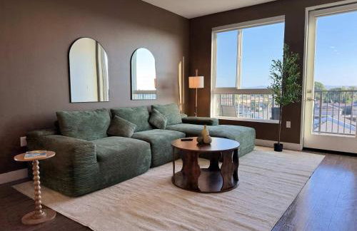 Bright Home 10 Min to Disneyland Pool & GYM - Foto 1