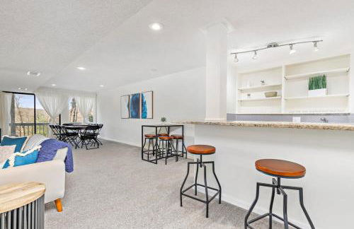 Hillside vacation next to Overland Park Kansas nature trail grill and fun - Foto 58