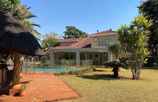 Luxurious 4 bed With Pool in Helensvale - 2255 - Foto 52