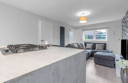 West Lothian 5 Beds + car space - Photo 22