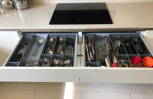 Bright, modern & close to historic town - Photo 19