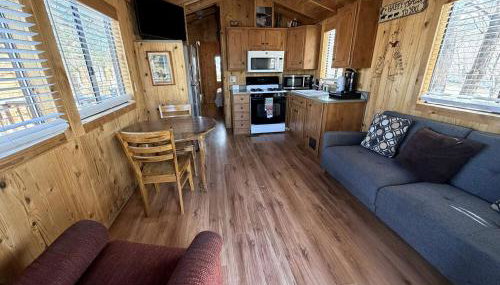 Cozy Mountain-Style Cabin with Scenic Sierra Nevada Views Near Lone Pine, California - Foto 2