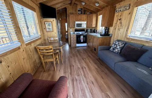 Cozy Mountain-Style Cabin with Scenic Sierra Nevada Views Near Lone Pine, California - Foto 2