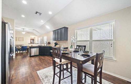 Cozy Getaway Nr Airport WiFi BBQ Yard Pet - Foto 14