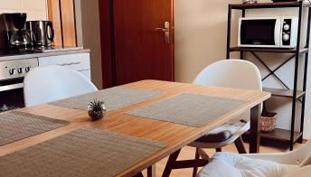 Ferienwohnung Moselflair mit direktem Blick auf die Mosel und Weinberge - Foto 5, pet friendly, minibar