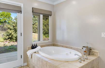 Temecula Wine Country Home w/ Pool, Hot Tub, Game Room & Vineyard Views - Foto 38