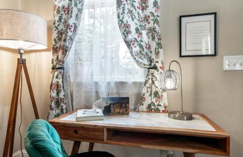 Renovated Historic 4BR House Near Magazine St & Uptown - Photo 43