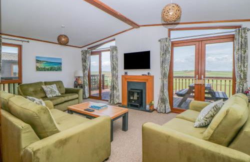 Three Views Lodge - Photo 2