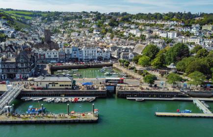 Riverside Apartment with Stunning Views & Patio - Foto 40