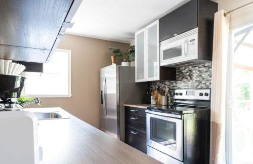 Enchanting 3BR Cottage Close to Downtown - Foto 29