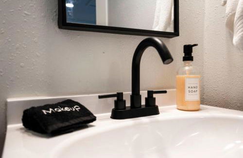 NEW! The Yellow Door- Downtown Wimberley w/ River Access - Foto 20