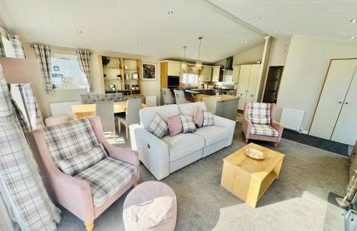 The Pink Lady with games table - Foto 24