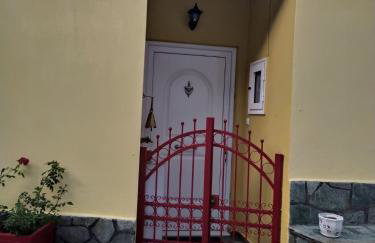 Dora's Home - Photo 2