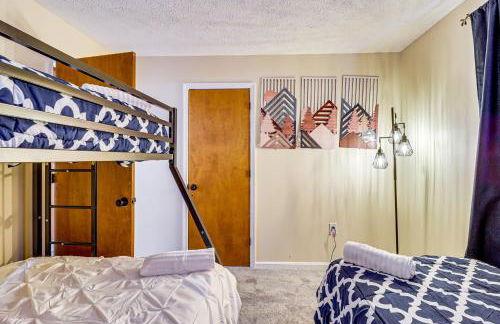 Scenic Views! Clifton Twp Chalet with Fire Pit, Deck - Foto 17