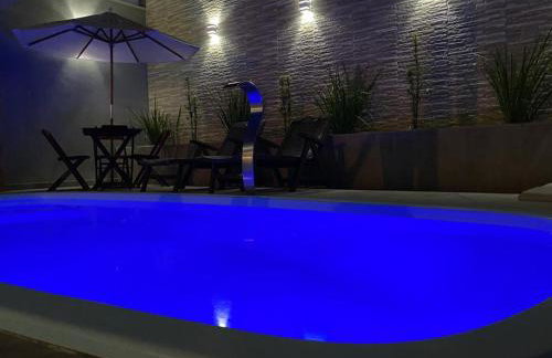 Casa com piscina e um quarto com ar split pé na areia a 50 metros da praia - Foto 1
