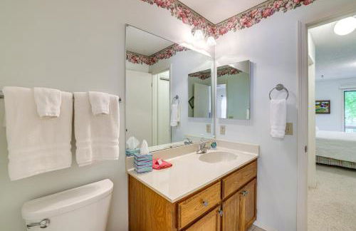 Bella Vista Townhome with Deck Near Back 40 Trail! - Foto 17