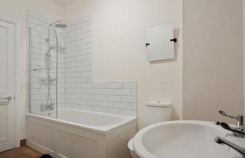 3-Bed Home Perfect for Exploring Nottingham & Derby - Foto 5
