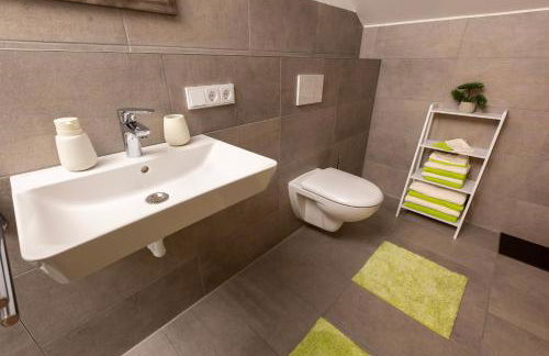 Gaul Lodge - für bis zu 8 Gäste, inkl Königscard, 4 Schlafzimmer, 2 Bäder, große Küche, gratis Parken & WLAN, Self Check-in - Foto 24